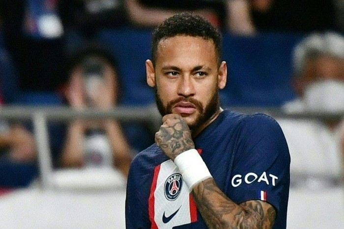Paris Saint-Germain's Brazilian forward Neymar prepares for a free kick during PSG's Japan Tour football match against Urawa Reds at the Saitama Stadium in Saitama on July 23, 2022. (Photo by Kazuhiro NOGI / AFP) (Photo by KAZUHIRO NOGI/AFP via Getty Images)