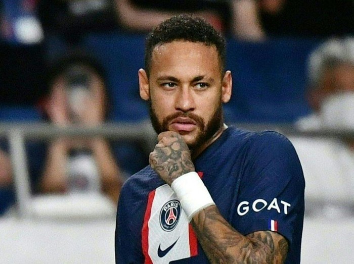 Paris Saint-Germain's Brazilian forward Neymar prepares for a free kick during PSG's Japan Tour football match against Urawa Reds at the Saitama Stadium in Saitama on July 23, 2022. (Photo by Kazuhiro NOGI / AFP) (Photo by KAZUHIRO NOGI/AFP via Getty Images)