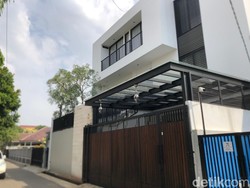 Suasana Rumah Nikita Mirzani Usai Dipulangkan dari Polres Serang Kota