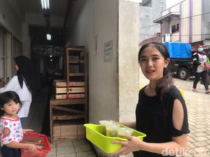 Berkenalan dengan Elsa, Mojang Cantik Penjual Cendol Asal Sukabumi