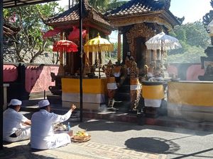 Tumpek Krulut di Pura Griya Perak Denpasar, Pemedek Haturkan Upakara Tumpek Krulut di Pura Griya Perak Denpasar, Pemedek Haturkan Upakara