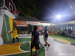 Serunya Pertandingan Basket 2 Vs 2: Serius, Fokus, Gembira Bersama
