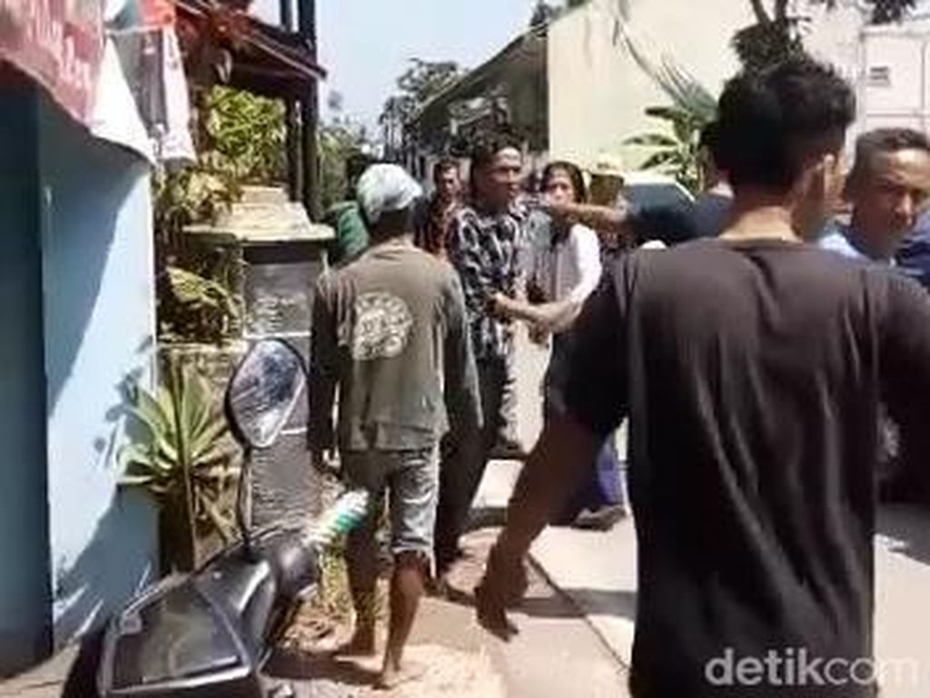 Viral Kades dan Anak Buahnya Serang Bengkel di Cianjur