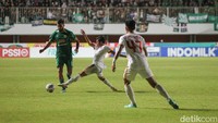 Babak kedua, PSS Sleman tampil menyerang untuk memperkecil ketinggalan, namun selalu gagal karena rapatnya barisan pertahanan PSM Makassar.  