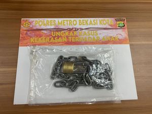 Rantai dan Gembok Saksi Bisu Kekejaman Ortu Pasung ABG di Bekasi Rantai dan Gembok Saksi Bisu Kekejaman Ortu Pasung ABG di Bekasi