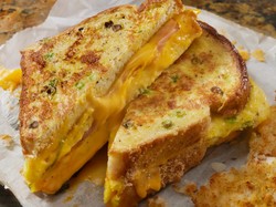 Resep French Toast Omelette yang Praktis, Cocok Buat Bekal