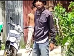 Pria Bertopi Koboi Ancam Wanita Pakai Parang di Palembang Ditangkap!