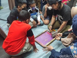 Hari Anak Nasional, Siswa Berkebutuhan Khusus di Sidoarjo Belajar Menyablon