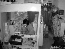 Pencuri Bobol Petshop di Bogor Terekam CCTV, Rugi Jutaan Rupiah