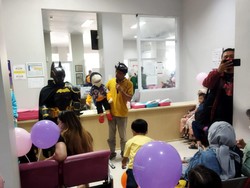 Batman-Putri Jasmine Hibur Pasien Anak di Cirebon