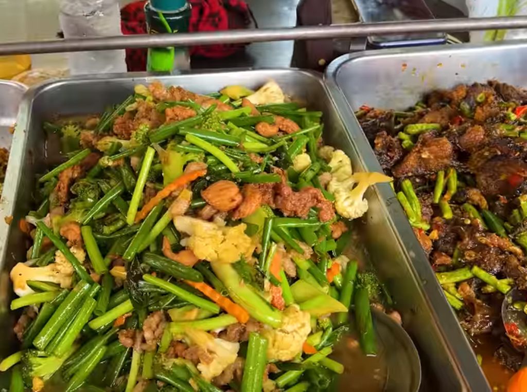 Lauknya Mirip Warteg, Begini Tampilan Warung Nasi di Thailand