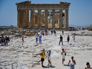 Turis Membeludak, Yunani Akan Batasi Turis ke Acropolis nan Termasyur