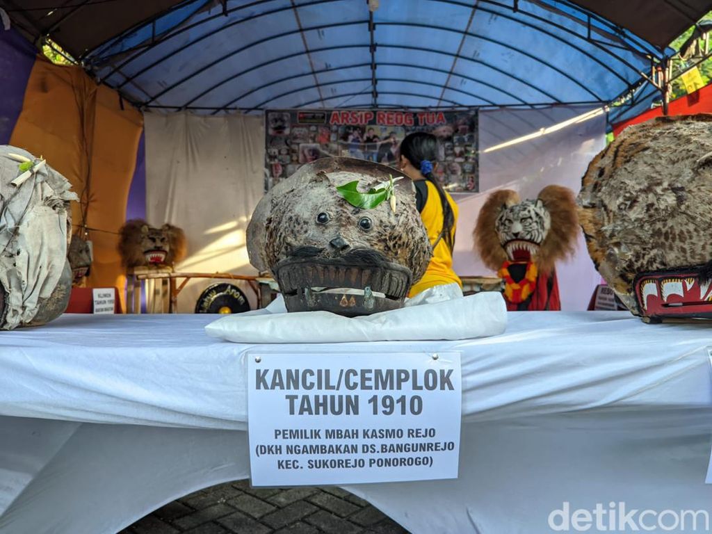 Barongan 112 Tahun Dipamerkan di Ponorogo, Terbuat dari Kulit Harimau Jawa