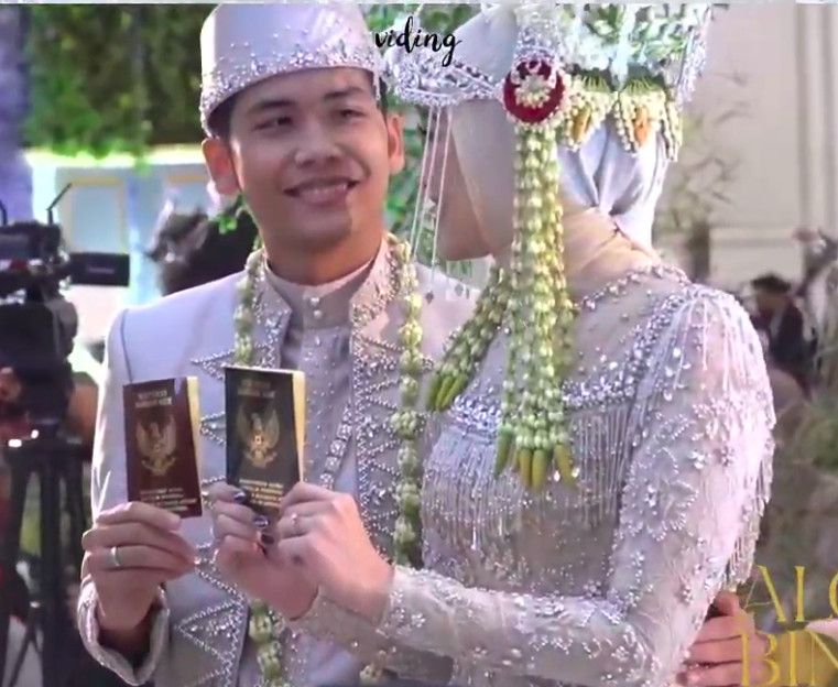 Bintang Emon resmi menikah dengan Alca.