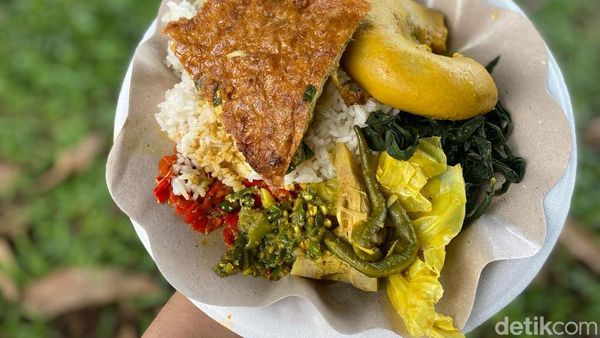 Lamak Bana! 10 Nasi Kapau Enak di Jakarta dengan Puluhan Lauk