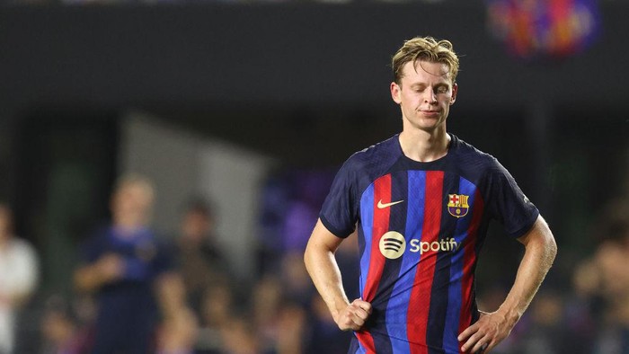 FORT LAUDERDALE, FL - JULY 19: Frenkie de Jong of FC Barcelona during the pre season friendly between Inter Miami CF and FC Barcelona at DRV PNK Stadium on July 19, 2022 in Fort Lauderdale, Florida. (Photo by James Williamson - AMA/Getty Images)