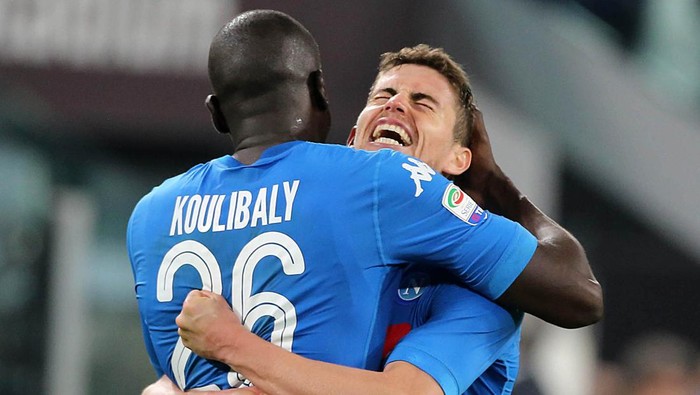 ALLIANZ STADIUM, TORINO, PIEMONTE, ITALY - 2018/04/22: Napolis French defender Kalidou Koulibaly (R) celebrates with teammate Napolis Italian midfielder Brazilian-born Jorginho after scoring a goal during the Italian Serie A football match FC Juventus vs SSC Napoli on April 22 2018 at the Allianz Stadium. SSC Napoli won the match 1-0. (Photo by Pietro Mosca/KONTROLAB /LightRocket via Getty Images)