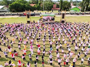 Kampanyekan Hidup Sehat, Relawan Ganjar Gelar Senam Aerobik-Vaksinasi