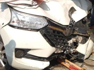 Mobil Tabrak Motor di Jalan Raya Kertijayan Pekalongan, 1 Orang Tewas Mobil Tabrak Motor di Jalan Raya Kertijayan Pekalongan, 1 Orang Tewas