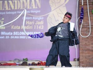 Di Kota Kediri Ada Lomba Membunyikan Pecut Samandiman, Paling Keras Juaranya
