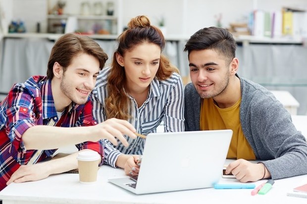 Kemampuan berkomunikasi sangat dibutuhkan oleh fresh graduate