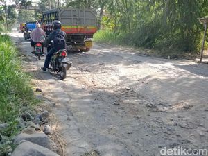 Tolong! Kerusakan Jalur Evakuasi Pengungsi Merapi di Klaten Kian Parah Tolong! Kerusakan Jalur Evakuasi Pengungsi Merapi di Klaten Kian Parah