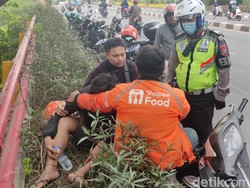 Duda di Sidoarjo Coba Bunuh Diri Lompat dari Jembatan gegara Diputus Pacar