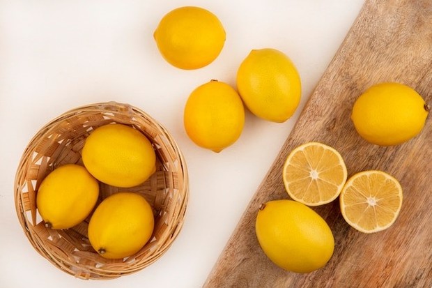 Lemon memiliki sifat asam alami yang dapat membuat kulit iritasi