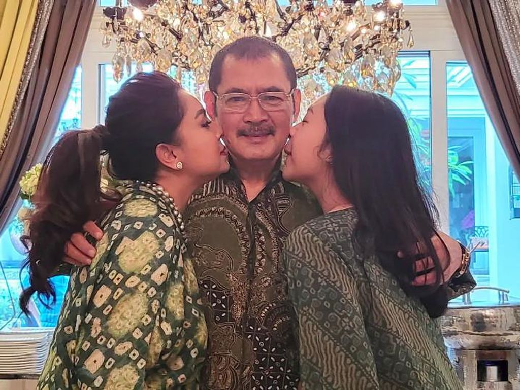 Mayangsari Siapkan Perayaan Ultah Bambang Trihatmodjo Tanpa EO Mayangsari Siapkan Perayaan Ultah Bambang Trihatmodjo Tanpa EO
