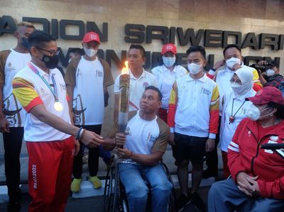 Momen Sandiaga Uno-Gibran Ramaikan Pawai Obor ASEAN Para Games