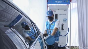 Ngecas Kendaraan Listrik Kini Bisa di Parkiran KFC, Ini Buktinya