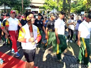 Sandiaga-Gibran Lari 4 Km Bawa Obor ASEAN Para Games di Solo Sandiaga-Gibran Lari 4 Km Bawa Obor ASEAN Para Games di Solo
