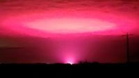 Penampakan Cahaya Pink Misterius Hebohkan Warga Australia