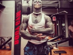 Ekstrem! Pria Ini Ingin Seperti Alien, Sampai Potong Jari