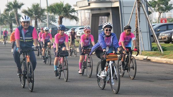 Potret Keseruan Gowes Ceria di HUT-76 BNI