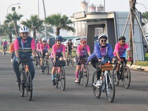 Potret Keseruan Gowes Ceria di HUT-76 BNI