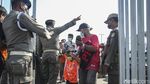 Potret The Jakmania Mulai Datangi JIS Jelang Laga Persahabatan