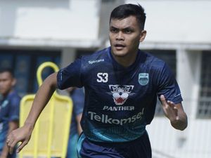 Sundulan Arek Suroboyo Bawa Persib Imbangi Bhayangkara FC Sundulan Arek Suroboyo Bawa Persib Imbangi Bhayangkara FC
