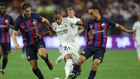 Nyatanya walau bertajuk El Clasico pramusim, laga berjalan keras layaknya pertandingan di Laliga saja! (Getty Images)