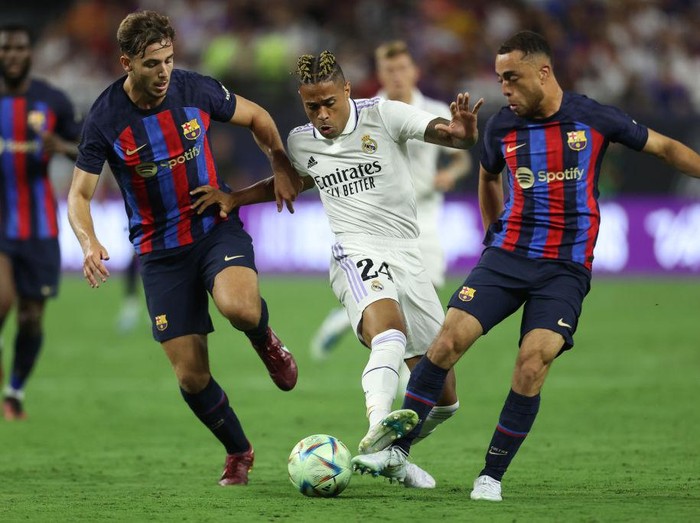 Spectators await the start of the international friendly football match between Barcelona and Real Madrid at Allegiant Stadium in Las Vegas, Nevada, on July 23, 2022. (Photo by Frederic J. BROWN / AFP) (Photo by FREDERIC J. BROWN/AFP via Getty Images)