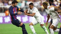 Tercatat, Barcelona lakukan 15 kali pelanggaran dan Real Madrid enam kali. Barca dihukum empat kartu kuning dan Madrid sekali (Getty Images)