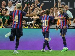 Barcelona menang 1-0 lewat gol pemain barunya, Raphinha di menit ke-27. Raphinha sambut bola liar dengan tembakan melengkung dari luar kotak penalti (Getty Images)