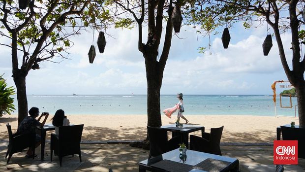 Pantai yang masuk kawasan resort di The Laguna Resort & Spa, Nusa Dua, Bali.  Resort yang kini masuk daftar The Luxury Collection Marriott International ini mencoba lebih relevan dengan masa kini tanpa meninggalkan unsur sejarahnya.