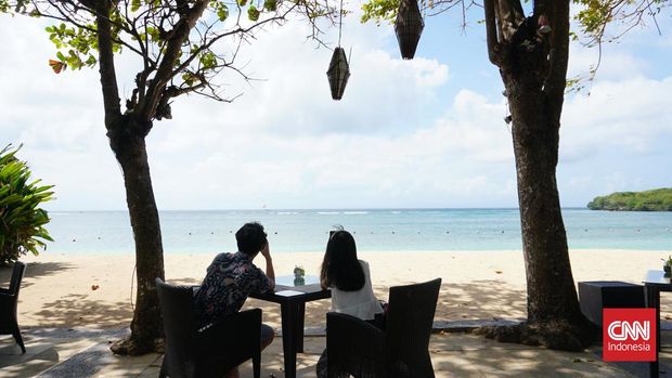 Pantai yang masuk kawasan resort di The Laguna Resort & Spa, Nusa Dua, Bali.  Resort yang kini masuk daftar The Luxury Collection Marriott International ini mencoba lebih relevan dengan masa kini tanpa meninggalkan unsur sejarahnya.