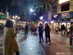 Usai Dibubarkan, Adu Busana Tunjungan Fashion Week Beralih ke Trotoar