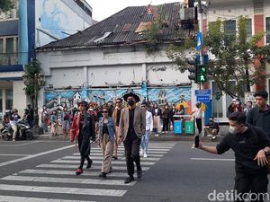 Demam Citayam Fashion Week di Empat Kota Jatim Tuai Beragam Respons Demam Citayam Fashion Week di Empat Kota Jatim Tuai Beragam Respons