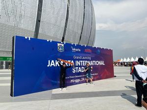 Jelang Acara Peresmian JIS, Warga Mulai Berdatangan