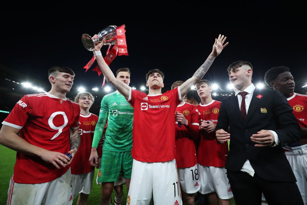 MANCHESTER, ENGLAND - MAY 11: Alejandro Garnacho of Manchester United celebrates with the FA Youth Cup trophy following victory in the FA Youth Cup Final match between Manchester United and Nottingham Forest at Old Trafford on May 11, 2022 in Manchester, England. (Photo by Naomi Baker/Getty Images)