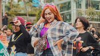 Adu Gaya 10 Artis yang Eksis di Citayam Fashion Week, Rina Nose Totalitas