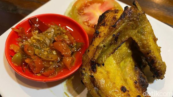 Gurih Krenyes! Ayam Bulungan Langganan Jokowi hingga Raditya Dika
